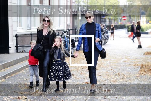 Den Haag 14 oktober 2018
Premiere Woezel en pip in koninklijke schouwburg Den haag. Nikkie Plessen kwam met haar zoon en vriendin Natasha Poly en haar dochter