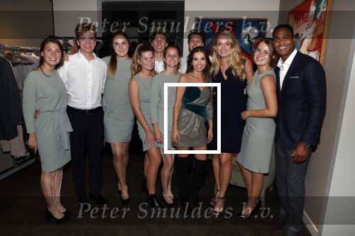Amsterdam 4 oktober 2018
Gala ten bate van het Kluivert Dog rescue center op Curacao (patrick en Rosanna Kluivert) in het Pescana Hotel. Patrick met de vrijwilligers