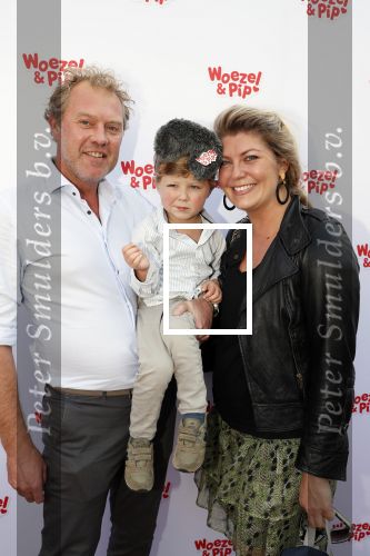 Den Haag 14 oktober 2018
Premiere Woezel en pip in koninklijke schouwburg Den haag. Pauline Wingelaar met man en kind