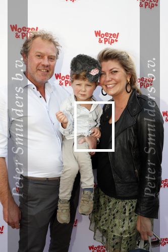 Den Haag 14 oktober 2018
Premiere Woezel en pip in koninklijke schouwburg Den haag. Pauline Wingelaar met man en kind