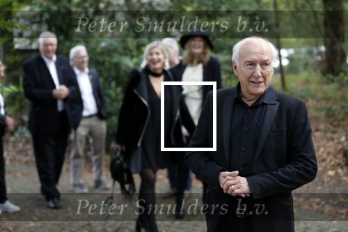 Hilversum 8 oktober 2018
Boek presentatie Peter Koelewijn bij wisseloord studioâ€™s. Het boek is geschreven door Tjerk Lammers.