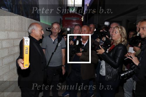 Hilversum 8 oktober 2018
Boek presentatie Peter Koelewijn bij wisseloord studioâ€™s. Het boek is geschreven door Tjerk Lammers.