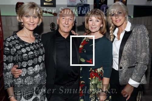 Hilversum 8 oktober 2018
Boek presentatie Peter Koelewijn bij wisseloord studioâ€™s. Het boek is geschreven door Tjerk Lammers.