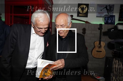 Hilversum 8 oktober 2018
Boek presentatie Peter Koelewijn bij wisseloord studioï¿½s. Het boek is geschreven door Tjerk Lammers.
Peter Koelewijn met Piet Roelen