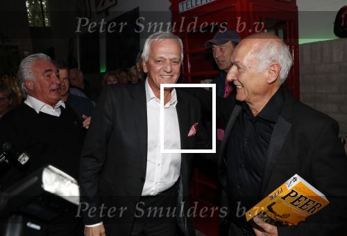 Hilversum 8 oktober 2018
Boek presentatie Peter Koelewijn bij wisseloord studioï¿½s. Het boek is geschreven door Tjerk Lammers.
Peter Koelewijn met Piet Roelen en Ludo Voeten