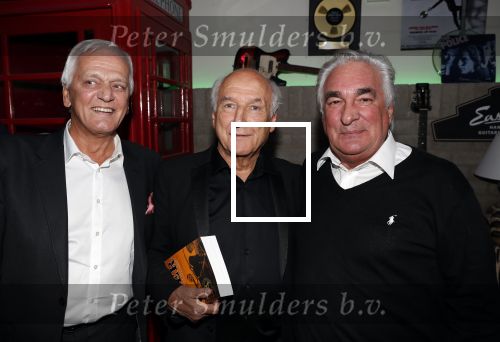 Hilversum 8 oktober 2018
Boek presentatie Peter Koelewijn bij wisseloord studioï¿½s. Het boek is geschreven door Tjerk Lammers.
Peter Koelewijn met Piet Roelen en Ludo Voeten