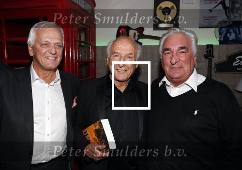 Hilversum 8 oktober 2018
Boek presentatie Peter Koelewijn bij wisseloord studioï¿½s. Het boek is geschreven door Tjerk Lammers.
Peter Koelewijn met Piet Roelen en Ludo Voeten