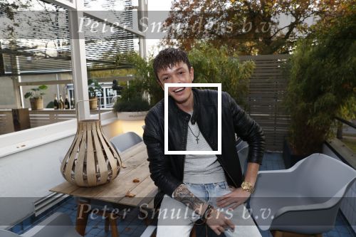 Hilversum 6 november 2018
Dries Roelvink interviewt voor Story Quincy Wilson Luc v Essen en Julia v Helvoirt uit het sbs6 programma house of Talent