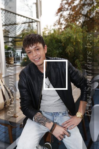 Hilversum 6 november 2018
Dries Roelvink interviewt voor Story Quincy Wilson Luc v Essen en Julia v Helvoirt uit het sbs6 programma house of Talent