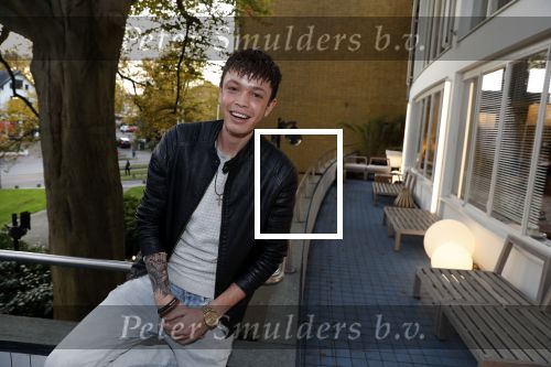 Hilversum 6 november 2018
Dries Roelvink interviewt voor Story Quincy Wilson Luc v Essen en Julia v Helvoirt uit het sbs6 programma house of Talent