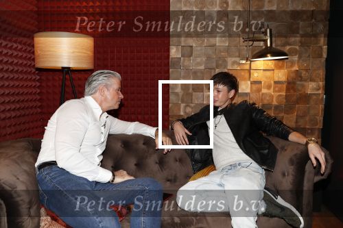 Hilversum 6 november 2018
Dries Roelvink interviewt voor Story Quincy Wilson Luc v Essen en Julia v Helvoirt uit het sbs6 programma house of Talent