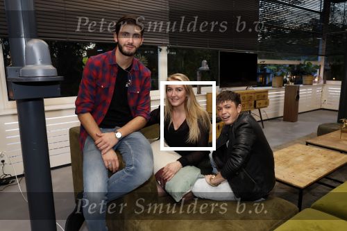 Hilversum 6 november 2018
Dries Roelvink interviewt voor Story Quincy Wilson Luc v Essen en Julia v Helvoirt uit het sbs6 programma house of Talent