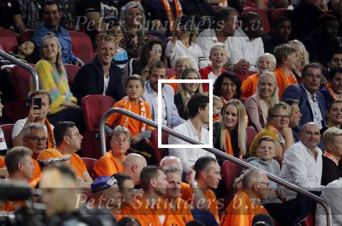 Amsterdam 13 oktober 2018
Nederland - Duitsland in de Johan Cruijff arens . eindstand 3-0
Na de Wedstrijd werden Dirk Kuyt en Rafael v d Vaart  gehuldigd. Dirk had zijn vrouw Gertrude en kinderen meegenomen. Rafael had zijn vriendin Estavan Polman en zijn kinderen Damian en Jesslynn meegenomen . Ook zijn ouders en schoonouders waren erbij.