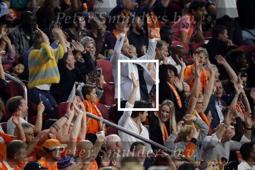 Amsterdam 13 oktober 2018
Nederland - Duitsland in de Johan Cruijff arens . eindstand 3-0
Na de Wedstrijd werden Dirk Kuyt en Rafael v d Vaart  gehuldigd. Dirk had zijn vrouw Gertrude en kinderen meegenomen. Rafael had zijn vriendin Estavan Polman en zijn kinderen Damian en Jesslynn meegenomen . Ook zijn ouders en schoonouders waren erbij.