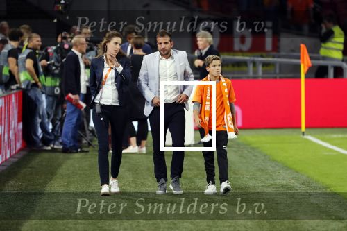 Amsterdam 13 oktober 2018
Nederland - Duitsland in de Johan Cruijff arens . eindstand 3-0
Na de Wedstrijd werden Dirk Kuyt en Rafael v d Vaart  gehuldigd. Dirk had zijn vrouw Gertrude en kinderen meegenomen. Rafael had zijn vriendin Estavan Polman en zijn kinderen Damian en Jesslynn meegenomen . Ook zijn ouders en schoonouders waren erbij.