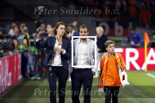 Amsterdam 13 oktober 2018
Nederland - Duitsland in de Johan Cruijff arens . eindstand 3-0
Na de Wedstrijd werden Dirk Kuyt en Rafael v d Vaart  gehuldigd. Dirk had zijn vrouw Gertrude en kinderen meegenomen. Rafael had zijn vriendin Estavan Polman en zijn kinderen Damian en Jesslynn meegenomen . Ook zijn ouders en schoonouders waren erbij.