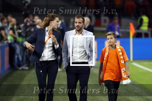 Amsterdam 13 oktober 2018
Nederland - Duitsland in de Johan Cruijff arens . eindstand 3-0
Na de Wedstrijd werden Dirk Kuyt en Rafael v d Vaart  gehuldigd. Dirk had zijn vrouw Gertrude en kinderen meegenomen. Rafael had zijn vriendin Estavan Polman en zijn kinderen Damian en Jesslynn meegenomen . Ook zijn ouders en schoonouders waren erbij.