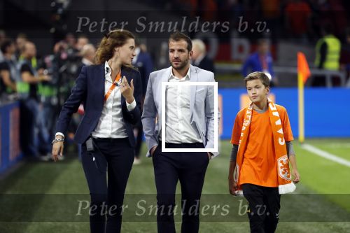 Amsterdam 13 oktober 2018
Nederland - Duitsland in de Johan Cruijff arens . eindstand 3-0
Na de Wedstrijd werden Dirk Kuyt en Rafael v d Vaart  gehuldigd. Dirk had zijn vrouw Gertrude en kinderen meegenomen. Rafael had zijn vriendin Estavan Polman en zijn kinderen Damian en Jesslynn meegenomen . Ook zijn ouders en schoonouders waren erbij.