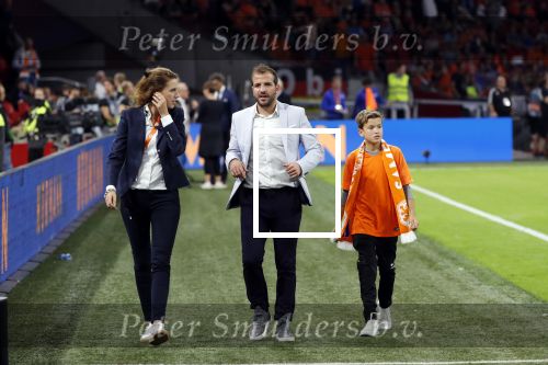 Amsterdam 13 oktober 2018
Nederland - Duitsland in de Johan Cruijff arens . eindstand 3-0
Na de Wedstrijd werden Dirk Kuyt en Rafael v d Vaart  gehuldigd. Dirk had zijn vrouw Gertrude en kinderen meegenomen. Rafael had zijn vriendin Estavan Polman en zijn kinderen Damian en Jesslynn meegenomen . Ook zijn ouders en schoonouders waren erbij.