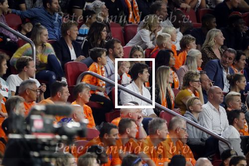 Amsterdam 13 oktober 2018
Nederland - Duitsland in de Johan Cruijff arens . eindstand 3-0
Na de Wedstrijd werden Dirk Kuyt en Rafael v d Vaart  gehuldigd. Dirk had zijn vrouw Gertrude en kinderen meegenomen. Rafael had zijn vriendin Estavan Polman en zijn kinderen Damian en Jesslynn meegenomen . Ook zijn ouders en schoonouders waren erbij.