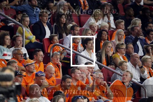 Amsterdam 13 oktober 2018
Nederland - Duitsland in de Johan Cruijff arens . eindstand 3-0
Na de Wedstrijd werden Dirk Kuyt en Rafael v d Vaart  gehuldigd. Dirk had zijn vrouw Gertrude en kinderen meegenomen. Rafael had zijn vriendin Estavan Polman en zijn kinderen Damian en Jesslynn meegenomen . Ook zijn ouders en schoonouders waren erbij.