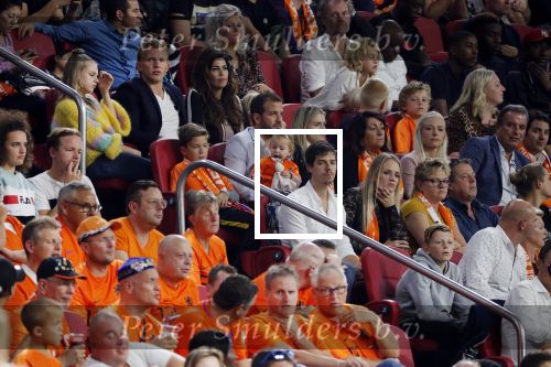 Amsterdam 13 oktober 2018
Nederland - Duitsland in de Johan Cruijff arens . eindstand 3-0
Na de Wedstrijd werden Dirk Kuyt en Rafael v d Vaart  gehuldigd. Dirk had zijn vrouw Gertrude en kinderen meegenomen. Rafael had zijn vriendin Estavan Polman en zijn kinderen Damian en Jesslynn meegenomen . Ook zijn ouders en schoonouders waren erbij.