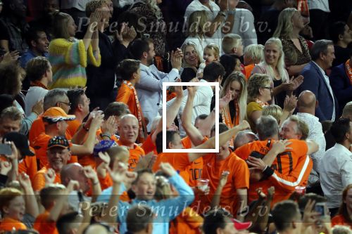 Amsterdam 13 oktober 2018
Nederland - Duitsland in de Johan Cruijff arens . eindstand 3-0
Na de Wedstrijd werden Dirk Kuyt en Rafael v d Vaart  gehuldigd. Dirk had zijn vrouw Gertrude en kinderen meegenomen. Rafael had zijn vriendin Estavan Polman en zijn kinderen Damian en Jesslynn meegenomen . Ook zijn ouders en schoonouders waren erbij.