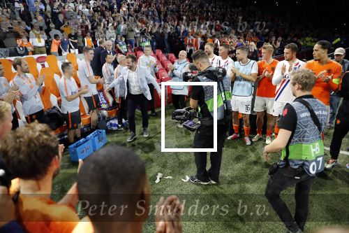 Amsterdam 13 oktober 2018
Nederland - Duitsland in de Johan Cruijff arens . eindstand 3-0
Na de Wedstrijd werden Dirk Kuyt en Rafael v d Vaart  gehuldigd. Dirk had zijn vrouw Gertrude en kinderen meegenomen. Rafael had zijn vriendin Estavan Polman en zijn kinderen Damian en Jesslynn meegenomen . Ook zijn ouders en schoonouders waren erbij.