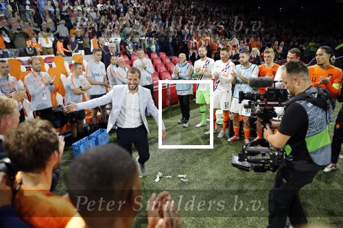 Amsterdam 13 oktober 2018
Nederland - Duitsland in de Johan Cruijff arens . eindstand 3-0
Na de Wedstrijd werden Dirk Kuyt en Rafael v d Vaart  gehuldigd. Dirk had zijn vrouw Gertrude en kinderen meegenomen. Rafael had zijn vriendin Estavan Polman en zijn kinderen Damian en Jesslynn meegenomen . Ook zijn ouders en schoonouders waren erbij.