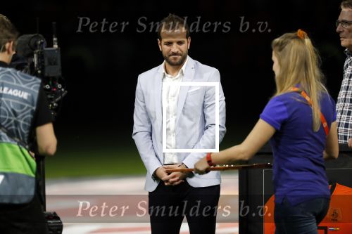 Amsterdam 13 oktober 2018
Nederland - Duitsland in de Johan Cruijff arens . eindstand 3-0
Na de Wedstrijd werden Dirk Kuyt en Rafael v d Vaart  gehuldigd. Dirk had zijn vrouw Gertrude en kinderen meegenomen. Rafael had zijn vriendin Estavan Polman en zijn kinderen Damian en Jesslynn meegenomen . Ook zijn ouders en schoonouders waren erbij.