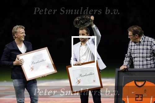 Amsterdam 13 oktober 2018
Nederland - Duitsland in de Johan Cruijff arens . eindstand 3-0
Na de Wedstrijd werden Dirk Kuyt en Rafael v d Vaart  gehuldigd. Dirk had zijn vrouw Gertrude en kinderen meegenomen. Rafael had zijn vriendin Estavan Polman en zijn kinderen Damian en Jesslynn meegenomen . Ook zijn ouders en schoonouders waren erbij.