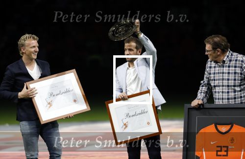 Amsterdam 13 oktober 2018
Nederland - Duitsland in de Johan Cruijff arens . eindstand 3-0
Na de Wedstrijd werden Dirk Kuyt en Rafael v d Vaart  gehuldigd. Dirk had zijn vrouw Gertrude en kinderen meegenomen. Rafael had zijn vriendin Estavan Polman en zijn kinderen Damian en Jesslynn meegenomen . Ook zijn ouders en schoonouders waren erbij.