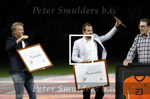 Amsterdam 13 oktober 2018
Nederland - Duitsland in de Johan Cruijff arens . eindstand 3-0
Na de Wedstrijd werden Dirk Kuyt en Rafael v d Vaart  gehuldigd. Dirk had zijn vrouw Gertrude en kinderen meegenomen. Rafael had zijn vriendin Estavan Polman en zijn kinderen Damian en Jesslynn meegenomen . Ook zijn ouders en schoonouders waren erbij.
