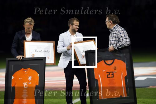 Amsterdam 13 oktober 2018
Nederland - Duitsland in de Johan Cruijff arens . eindstand 3-0
Na de Wedstrijd werden Dirk Kuyt en Rafael v d Vaart  gehuldigd. Dirk had zijn vrouw Gertrude en kinderen meegenomen. Rafael had zijn vriendin Estavan Polman en zijn kinderen Damian en Jesslynn meegenomen . Ook zijn ouders en schoonouders waren erbij.