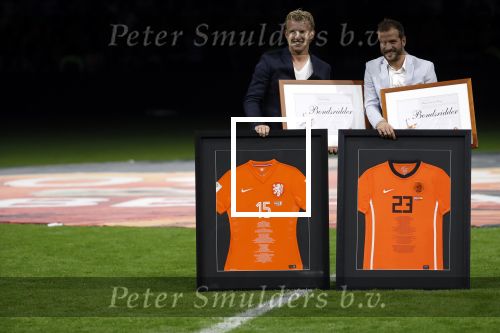 Amsterdam 13 oktober 2018
Nederland - Duitsland in de Johan Cruijff arens . eindstand 3-0
Na de Wedstrijd werden Dirk Kuyt en Rafael v d Vaart  gehuldigd. Dirk had zijn vrouw Gertrude en kinderen meegenomen. Rafael had zijn vriendin Estavan Polman en zijn kinderen Damian en Jesslynn meegenomen . Ook zijn ouders en schoonouders waren erbij.