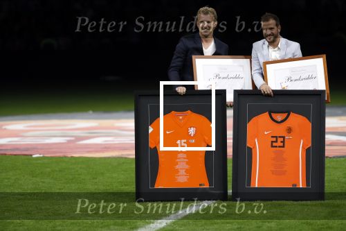Amsterdam 13 oktober 2018
Nederland - Duitsland in de Johan Cruijff arens . eindstand 3-0
Na de Wedstrijd werden Dirk Kuyt en Rafael v d Vaart  gehuldigd. Dirk had zijn vrouw Gertrude en kinderen meegenomen. Rafael had zijn vriendin Estavan Polman en zijn kinderen Damian en Jesslynn meegenomen . Ook zijn ouders en schoonouders waren erbij.