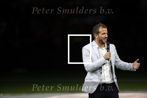 Amsterdam 13 oktober 2018
Nederland - Duitsland in de Johan Cruijff arens . eindstand 3-0
Na de Wedstrijd werden Dirk Kuyt en Rafael v d Vaart  gehuldigd. Dirk had zijn vrouw Gertrude en kinderen meegenomen. Rafael had zijn vriendin Estavan Polman en zijn kinderen Damian en Jesslynn meegenomen . Ook zijn ouders en schoonouders waren erbij.