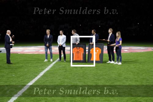 Amsterdam 13 oktober 2018
Nederland - Duitsland in de Johan Cruijff arens . eindstand 3-0
Na de Wedstrijd werden Dirk Kuyt en Rafael v d Vaart  gehuldigd. Dirk had zijn vrouw Gertrude en kinderen meegenomen. Rafael had zijn vriendin Estavan Polman en zijn kinderen Damian en Jesslynn meegenomen . Ook zijn ouders en schoonouders waren erbij.