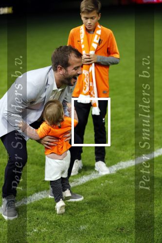 Amsterdam 13 oktober 2018
Nederland - Duitsland in de Johan Cruijff arens . eindstand 3-0
Na de Wedstrijd werden Dirk Kuyt en Rafael v d Vaart  gehuldigd. Dirk had zijn vrouw Gertrude en kinderen meegenomen. Rafael had zijn vriendin Estavan Polman en zijn kinderen Damian en Jesslynn meegenomen . Ook zijn ouders en schoonouders waren erbij.