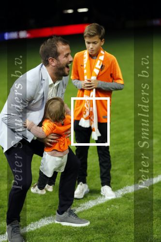 Amsterdam 13 oktober 2018
Nederland - Duitsland in de Johan Cruijff arens . eindstand 3-0
Na de Wedstrijd werden Dirk Kuyt en Rafael v d Vaart  gehuldigd. Dirk had zijn vrouw Gertrude en kinderen meegenomen. Rafael had zijn vriendin Estavan Polman en zijn kinderen Damian en Jesslynn meegenomen . Ook zijn ouders en schoonouders waren erbij.