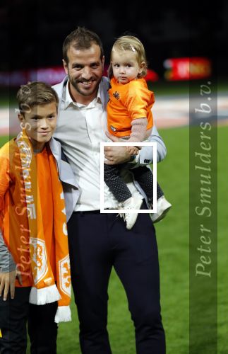 Amsterdam 13 oktober 2018
Nederland - Duitsland in de Johan Cruijff arens . eindstand 3-0
Na de Wedstrijd werden Dirk Kuyt en Rafael v d Vaart  gehuldigd. Dirk had zijn vrouw Gertrude en kinderen meegenomen. Rafael had zijn vriendin Estavan Polman en zijn kinderen Damian en Jesslynn meegenomen . Ook zijn ouders en schoonouders waren erbij.