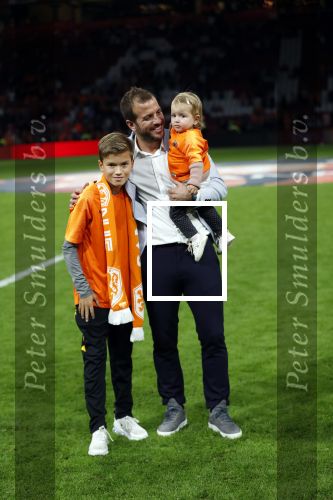 Amsterdam 13 oktober 2018
Nederland - Duitsland in de Johan Cruijff arens . eindstand 3-0
Na de Wedstrijd werden Dirk Kuyt en Rafael v d Vaart  gehuldigd. Dirk had zijn vrouw Gertrude en kinderen meegenomen. Rafael had zijn vriendin Estavan Polman en zijn kinderen Damian en Jesslynn meegenomen . Ook zijn ouders en schoonouders waren erbij.