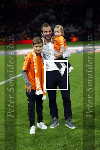 Amsterdam 13 oktober 2018
Nederland - Duitsland in de Johan Cruijff arens . eindstand 3-0
Na de Wedstrijd werden Dirk Kuyt en Rafael v d Vaart  gehuldigd. Dirk had zijn vrouw Gertrude en kinderen meegenomen. Rafael had zijn vriendin Estavan Polman en zijn kinderen Damian en Jesslynn meegenomen . Ook zijn ouders en schoonouders waren erbij.