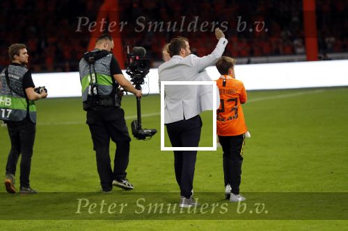 Amsterdam 13 oktober 2018
Nederland - Duitsland in de Johan Cruijff arens . eindstand 3-0
Na de Wedstrijd werden Dirk Kuyt en Rafael v d Vaart  gehuldigd. Dirk had zijn vrouw Gertrude en kinderen meegenomen. Rafael had zijn vriendin Estavan Polman en zijn kinderen Damian en Jesslynn meegenomen . Ook zijn ouders en schoonouders waren erbij.