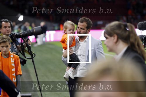 Amsterdam 13 oktober 2018
Nederland - Duitsland in de Johan Cruijff arens . eindstand 3-0
Na de Wedstrijd werden Dirk Kuyt en Rafael v d Vaart  gehuldigd. Dirk had zijn vrouw Gertrude en kinderen meegenomen. Rafael had zijn vriendin Estavan Polman en zijn kinderen Damian en Jesslynn meegenomen . Ook zijn ouders en schoonouders waren erbij.