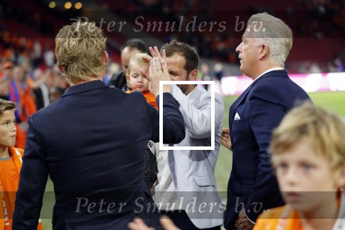 Amsterdam 13 oktober 2018
Nederland - Duitsland in de Johan Cruijff arens . eindstand 3-0
Na de Wedstrijd werden Dirk Kuyt en Rafael v d Vaart  gehuldigd. Dirk had zijn vrouw Gertrude en kinderen meegenomen. Rafael had zijn vriendin Estavan Polman en zijn kinderen Damian en Jesslynn meegenomen . Ook zijn ouders en schoonouders waren erbij.
