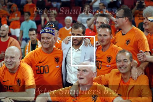 Amsterdam 13 oktober 2018
Nederland - Duitsland in de Johan Cruijff arens . eindstand 3-0
Na de Wedstrijd werden Dirk Kuyt en Rafael v d Vaart  gehuldigd. Dirk had zijn vrouw Gertrude en kinderen meegenomen. Rafael had zijn vriendin Estavan Polman en zijn kinderen Damian en Jesslynn meegenomen . Ook zijn ouders en schoonouders waren erbij.