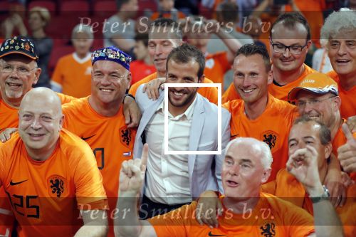 Amsterdam 13 oktober 2018
Nederland - Duitsland in de Johan Cruijff arens . eindstand 3-0
Na de Wedstrijd werden Dirk Kuyt en Rafael v d Vaart  gehuldigd. Dirk had zijn vrouw Gertrude en kinderen meegenomen. Rafael had zijn vriendin Estavan Polman en zijn kinderen Damian en Jesslynn meegenomen . Ook zijn ouders en schoonouders waren erbij.