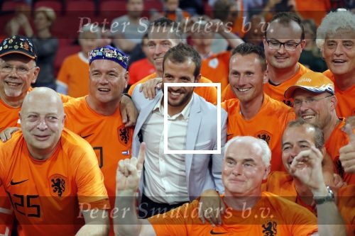 Amsterdam 13 oktober 2018
Nederland - Duitsland in de Johan Cruijff arens . eindstand 3-0
Na de Wedstrijd werden Dirk Kuyt en Rafael v d Vaart  gehuldigd. Dirk had zijn vrouw Gertrude en kinderen meegenomen. Rafael had zijn vriendin Estavan Polman en zijn kinderen Damian en Jesslynn meegenomen . Ook zijn ouders en schoonouders waren erbij.