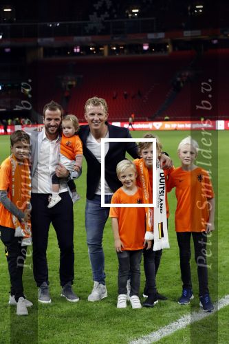 Amsterdam 13 oktober 2018
Nederland - Duitsland in de Johan Cruijff arens . eindstand 3-0
Na de Wedstrijd werden Dirk Kuyt en Rafael v d Vaart  gehuldigd. Dirk had zijn vrouw Gertrude en kinderen meegenomen. Rafael had zijn vriendin Estavan Polman en zijn kinderen Damian en Jesslynn meegenomen . Ook zijn ouders en schoonouders waren erbij.